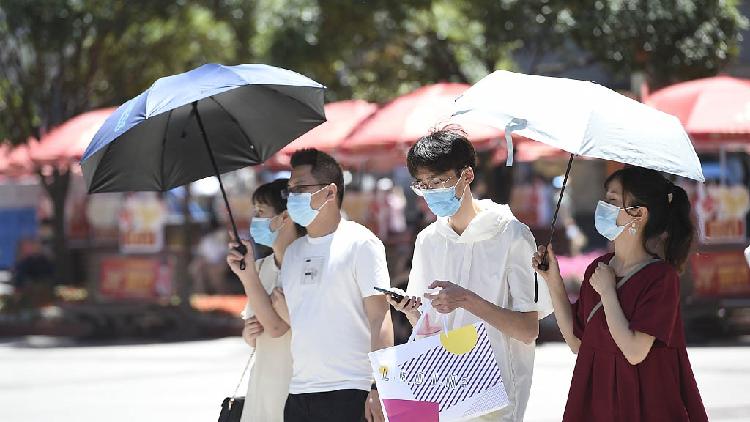 China's heatwave brings fresh popularity for delivery services - CGTN