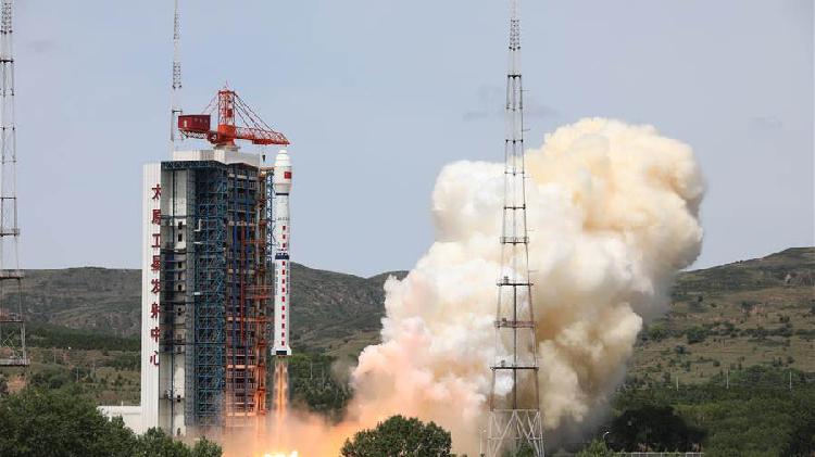 China successfully launches two satellites aboard Long March 4B rocket ...