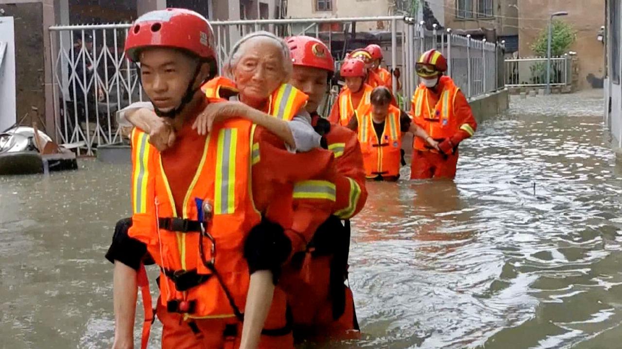 Centenarian Evacuated In Typhoon Hagupit Triggered Floods Cgtn