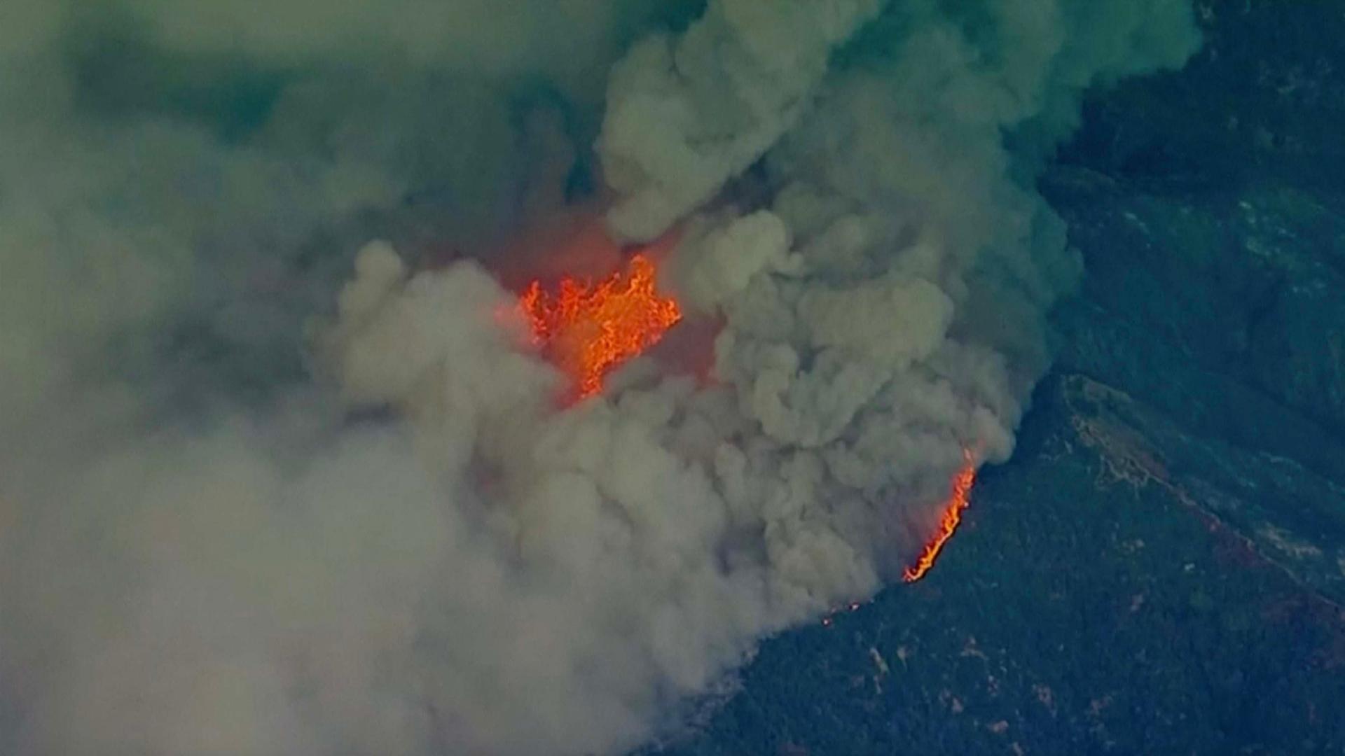 Crews try to tame California wildfire as heat wave arrives - CGTN