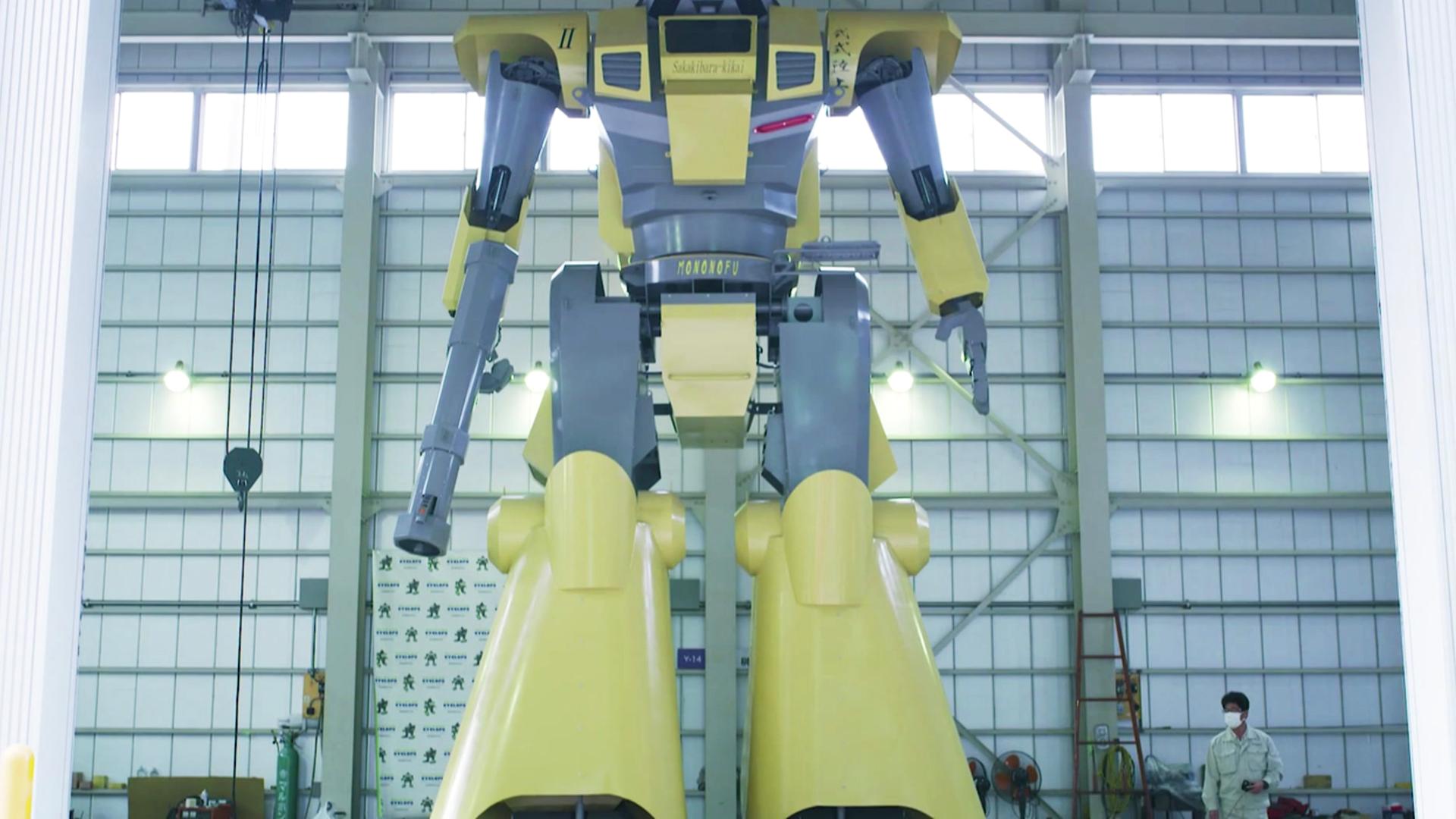 Japanese engineer builds world's largest humanoid robot - CGTN