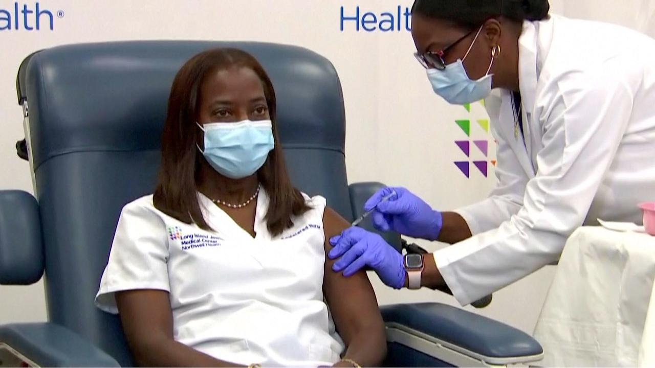 Nurse gets New York's first shot as U.S. begins COVID-19 vaccinations ...