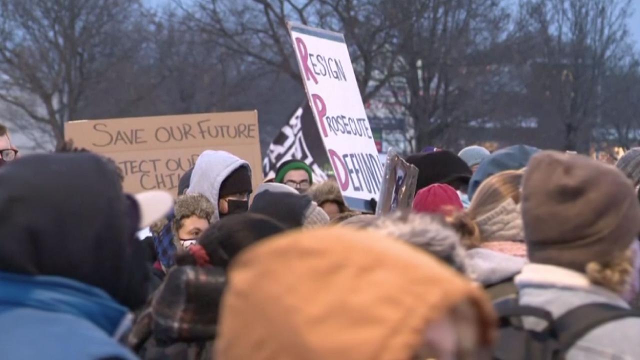 Protest erupts after 9-year-old girl pepper sprayed by U.S. police - CGTN