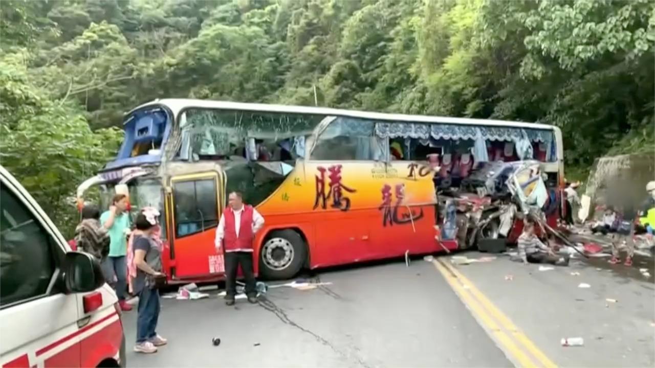 Bus crash. Crazy Bus Шри Ланка. Сумасшедший автобус. Amazing на автобусе.