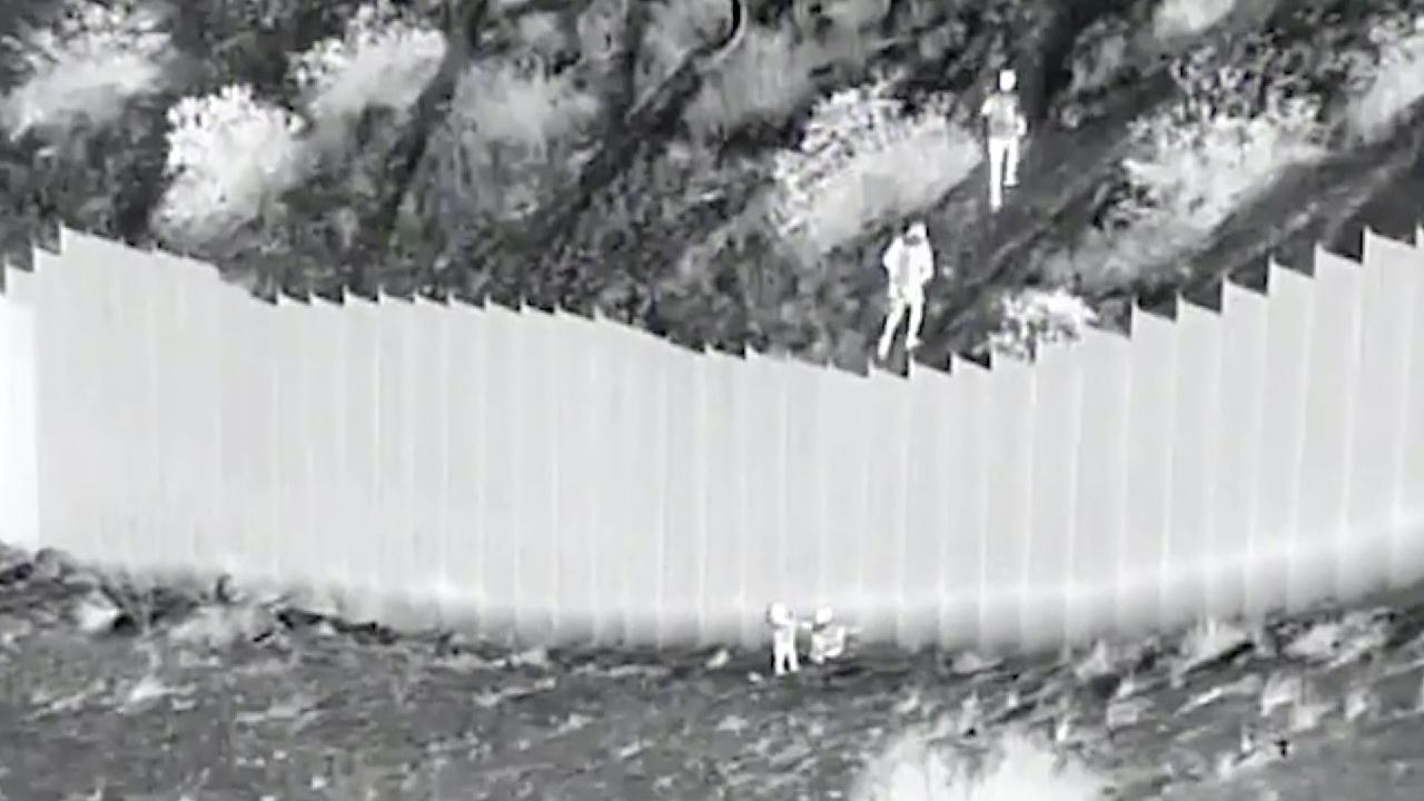 Smugglers drop two toddlers over U.S. border wall - CGTN