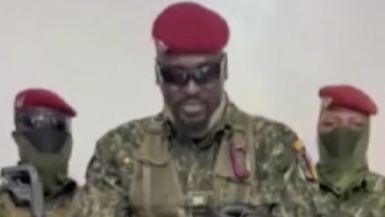 ギニアで軍事クーデター  大統領拘束