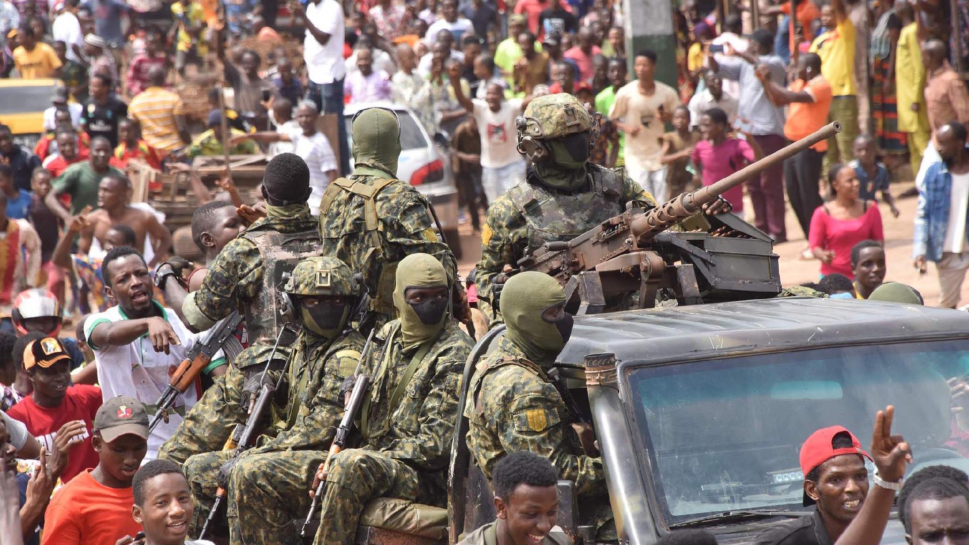 Guinean military detains President Alpha Conde, dissolves ...