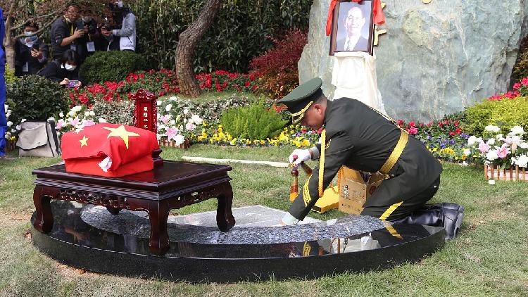 'Father of hybrid rice' Yuan Longping laid to rest in central China - CGTN
