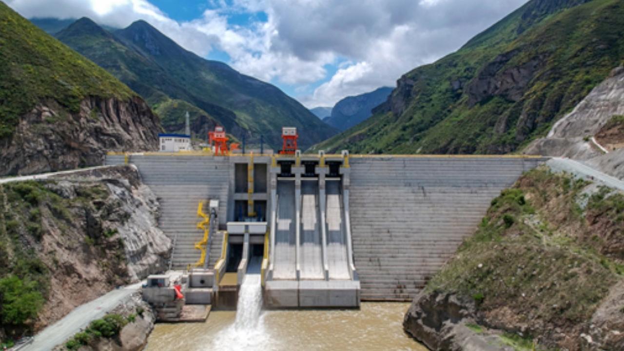 Chinese hydroelectric project helps Ecuador generate clean energy - CGTN