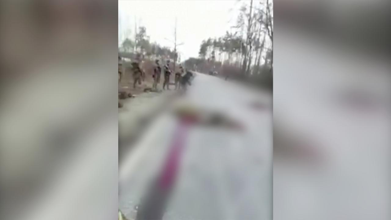 Video Appears To Show Ukrainian Troops Killing Russian Captive - CGTN