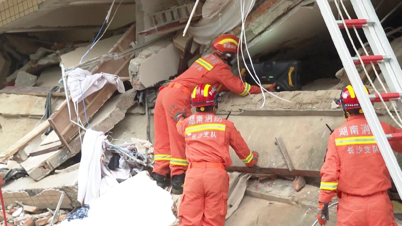 Rescuers Pull Seventh Survivor From Collapsed Building In Hunan - Cgtn