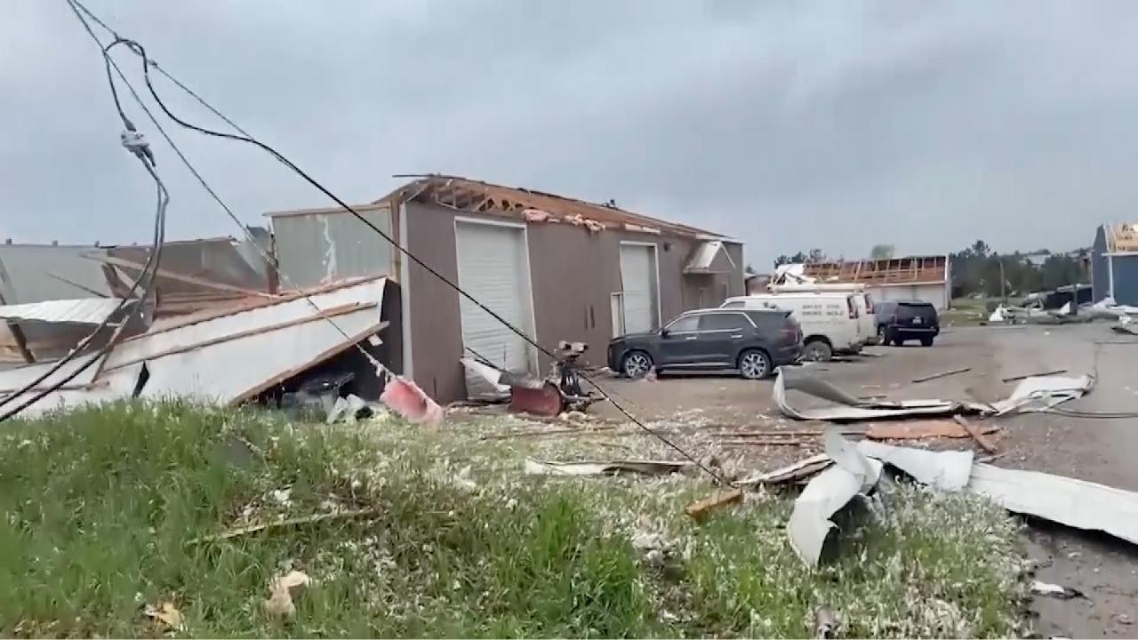 Witnesses capture videos of tornadoes tearing through Michigan - CGTN