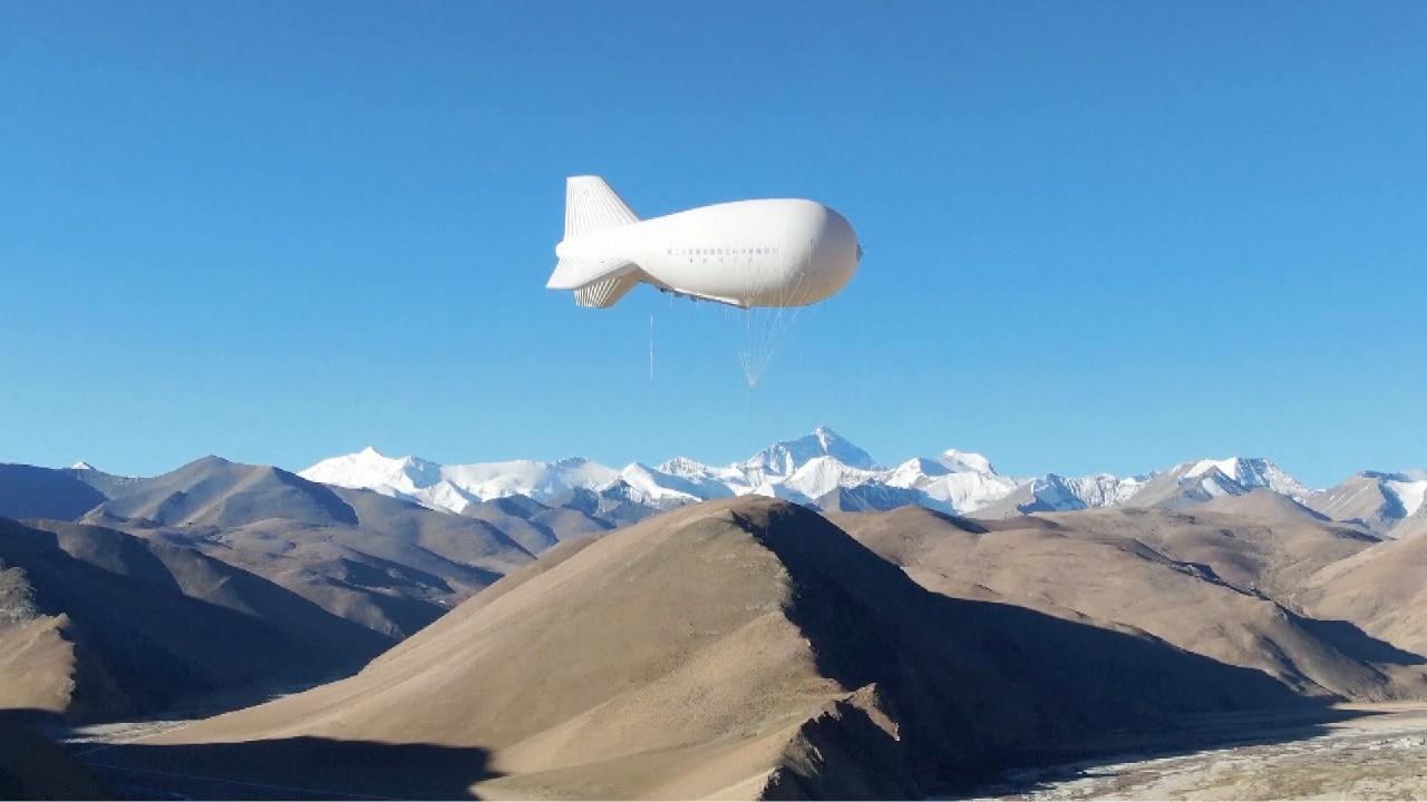 China's homegrown airship collects Mt. Qomolangma atmospheric data - CGTN
