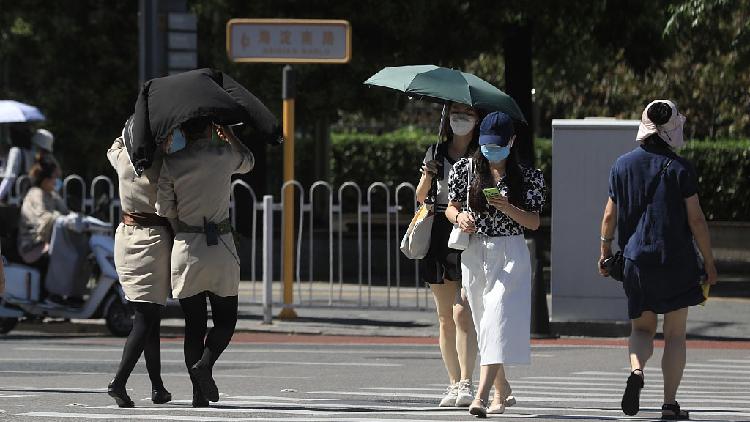 China's northern parts swelter in temps as high as 40℃ - CGTN