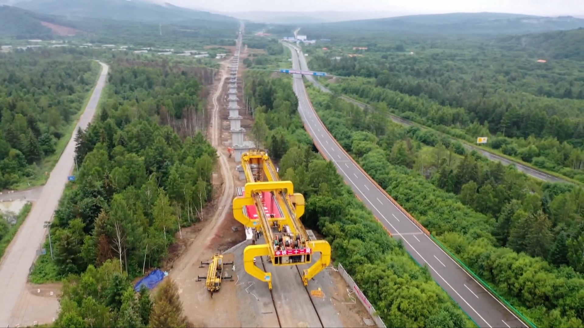 Beam Erection Starts On China's Northernmost High-speed Railway - CGTN