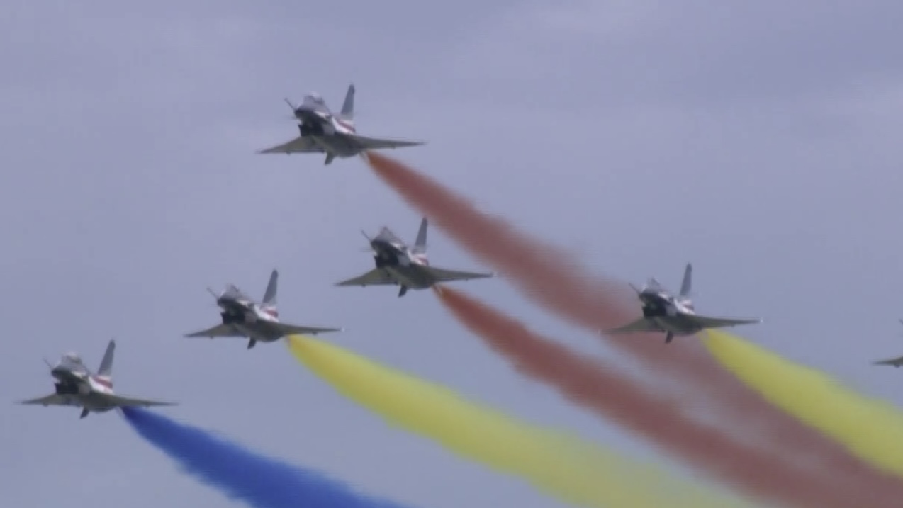 Aerobatic performance wows audience at 2022 Changchun Airshow - CGTN