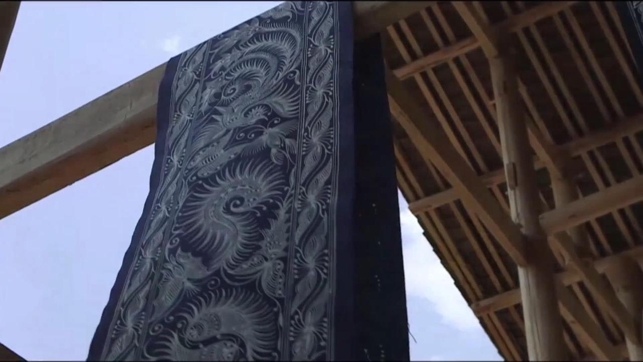 'Wax' Traditional hand painting and dyeing craft CGTN