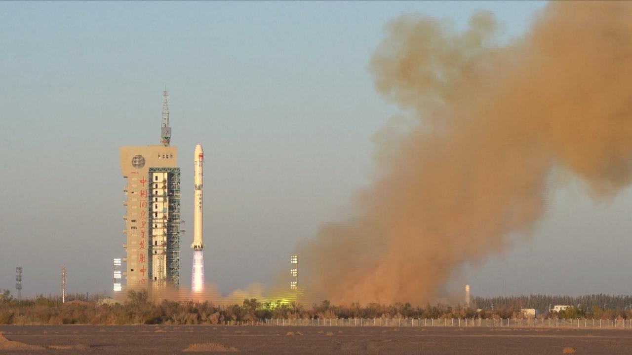 China lanza Kuafu-1, su primera sonda solar completa