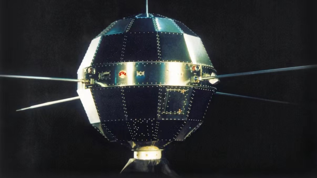 Первый спутник земли сша. Дунфан Хун-1 Спутник. Дунфан Хун 1 Китай Спутник. Дунфан Хун 2 Китай Спутник. Астерикс искусственный Спутник земли.