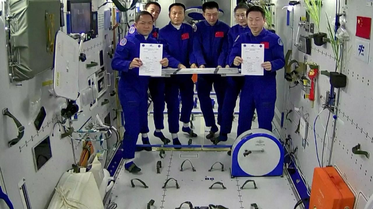 Shenzhou 14 Crew To Return To Earth After In Orbit Rotation Cgtn