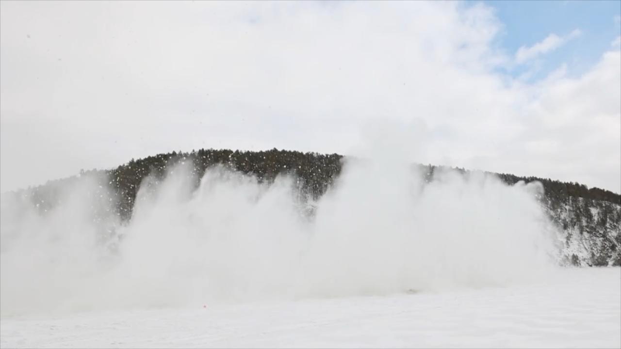 Extraordinary view of icebreaking and blasting operations in NE China CGTN