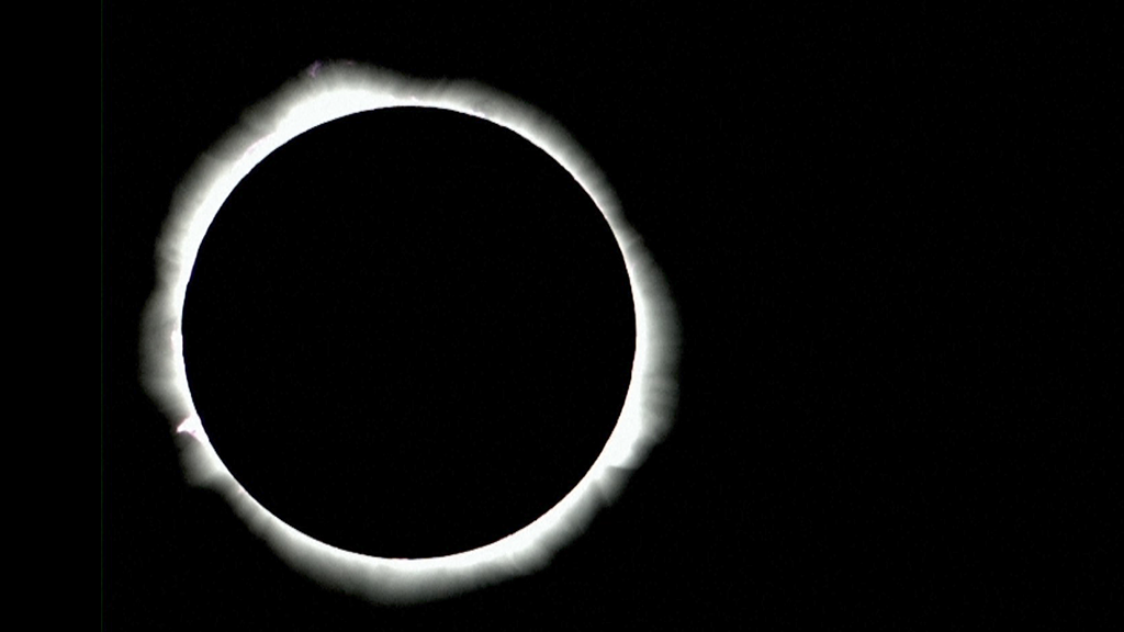 Rare total solar eclipse appears on April 20, attracting large crowds of spectators CGTN