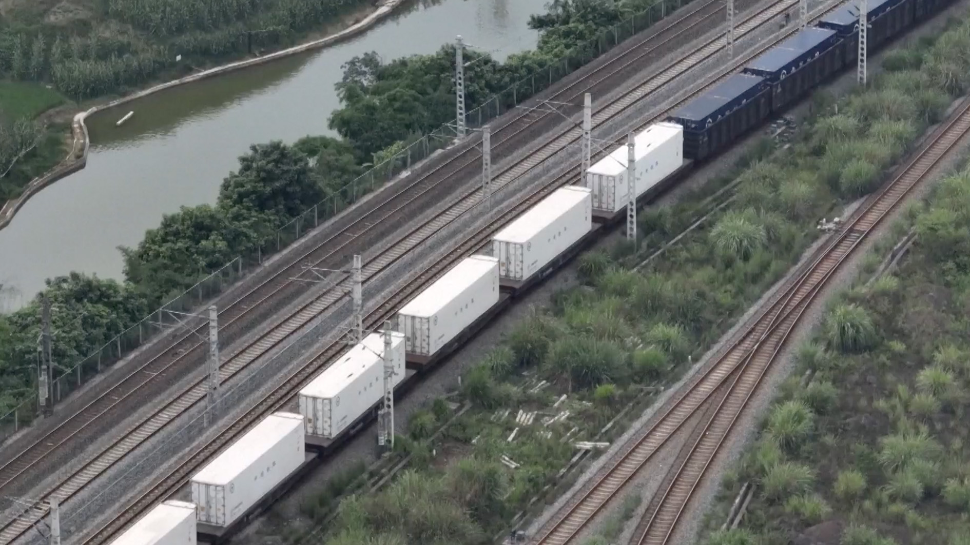 China-Laos Railway delivers first batch of Thai durians to Chongqing - CGTN