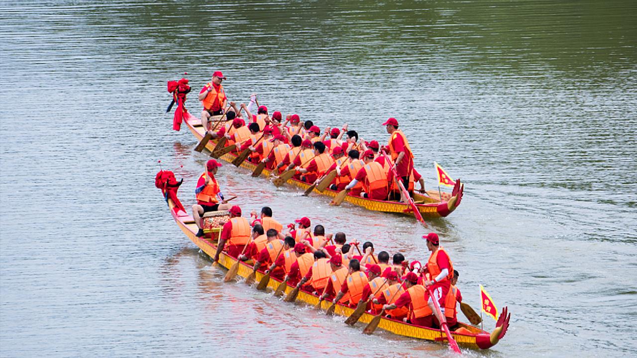 Dragon boat race held in East China to mark Dragon Boat Festival CGTN