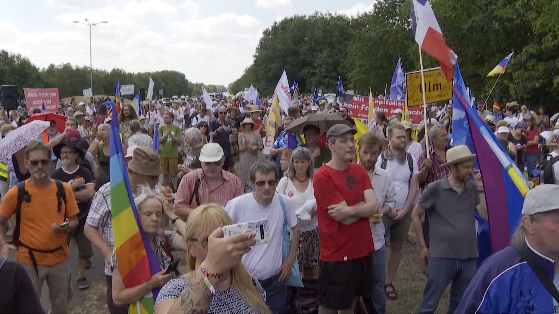 https://video.cgtn.com/news/2023-06-26/Thousands-gather-to-protest-against-NATO-s-Ramstein-Base-in-Germany-1kXeiOrHCs8/video/279480e597eb4e669c4d7b0c66d13bb9/279480e597eb4e669c4d7b0c66d13bb9.jpg