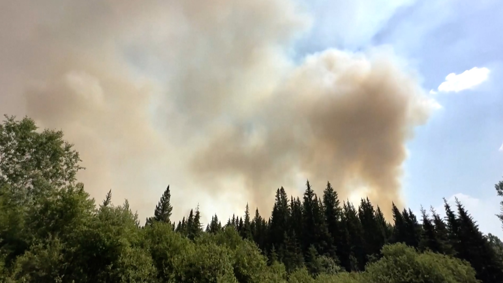 wildfires-sweep-across-77-000-sq-km-of-land-in-canada-cgtn