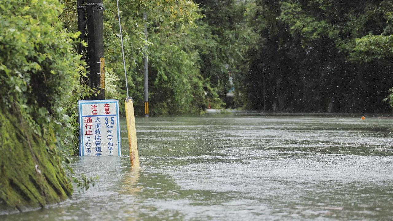 Typhoon Lan Makes Landfall In Western Japan, Threatening Damage - CGTN