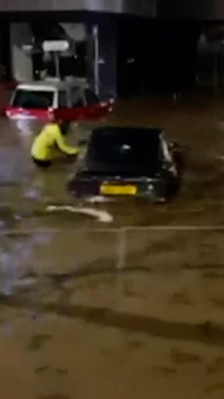 Heavy rain floods Hong Kong - CGTN
