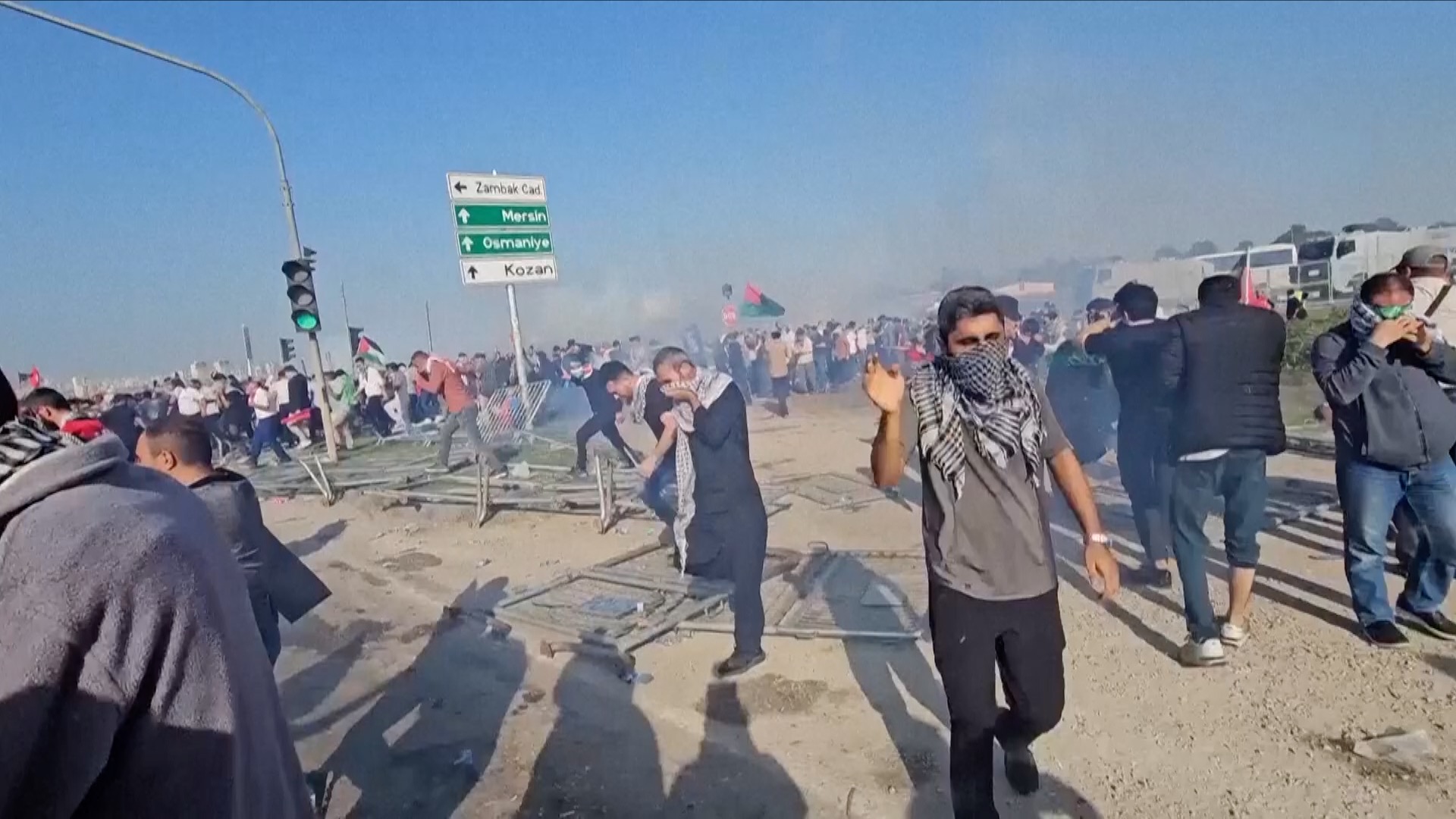 Pro-Palestine Protesters Clash With Cops Outside U.S. Base In Türkiye ...