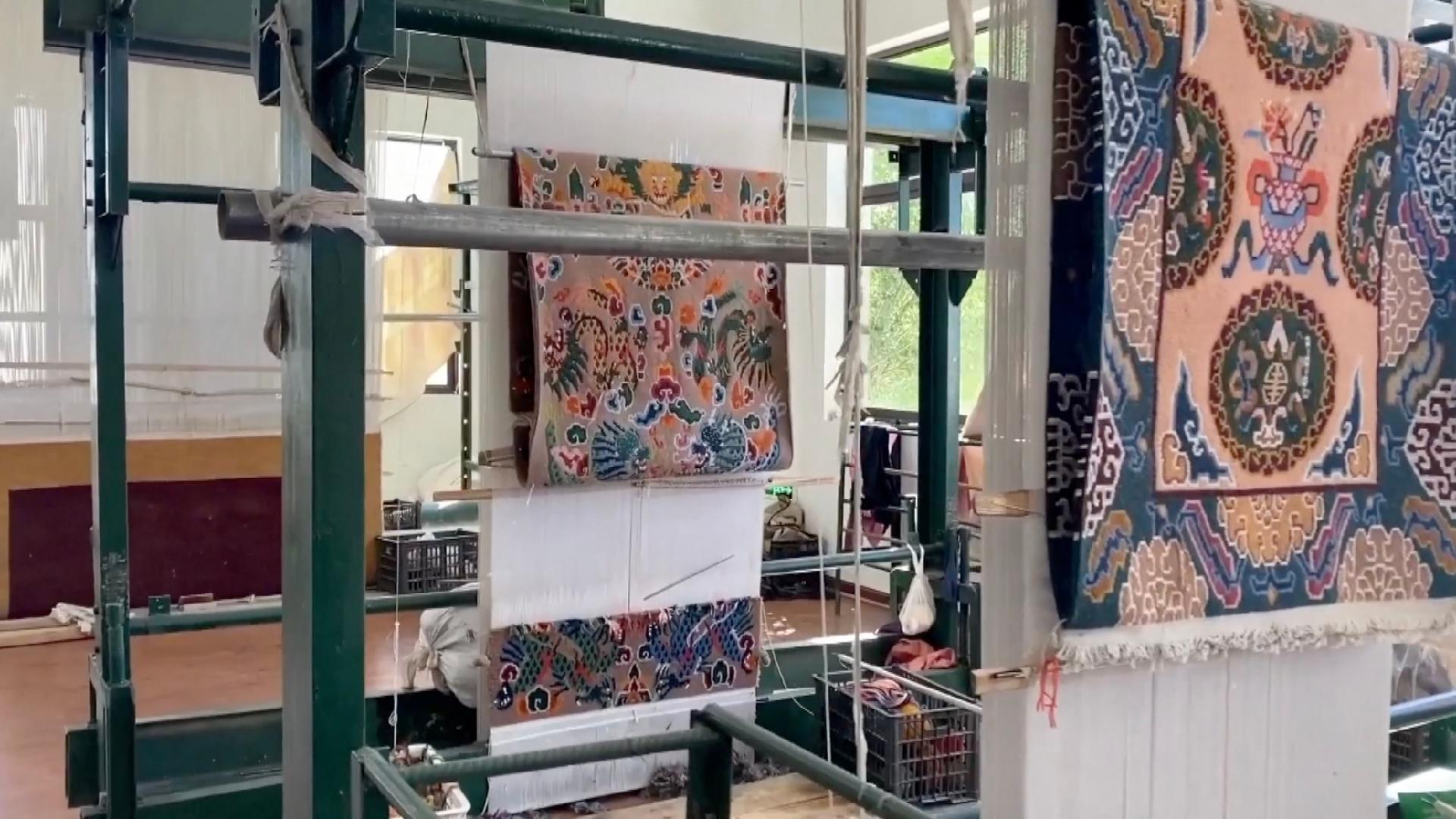 Tibetan woolen handicraft makes brilliant debut CGTN