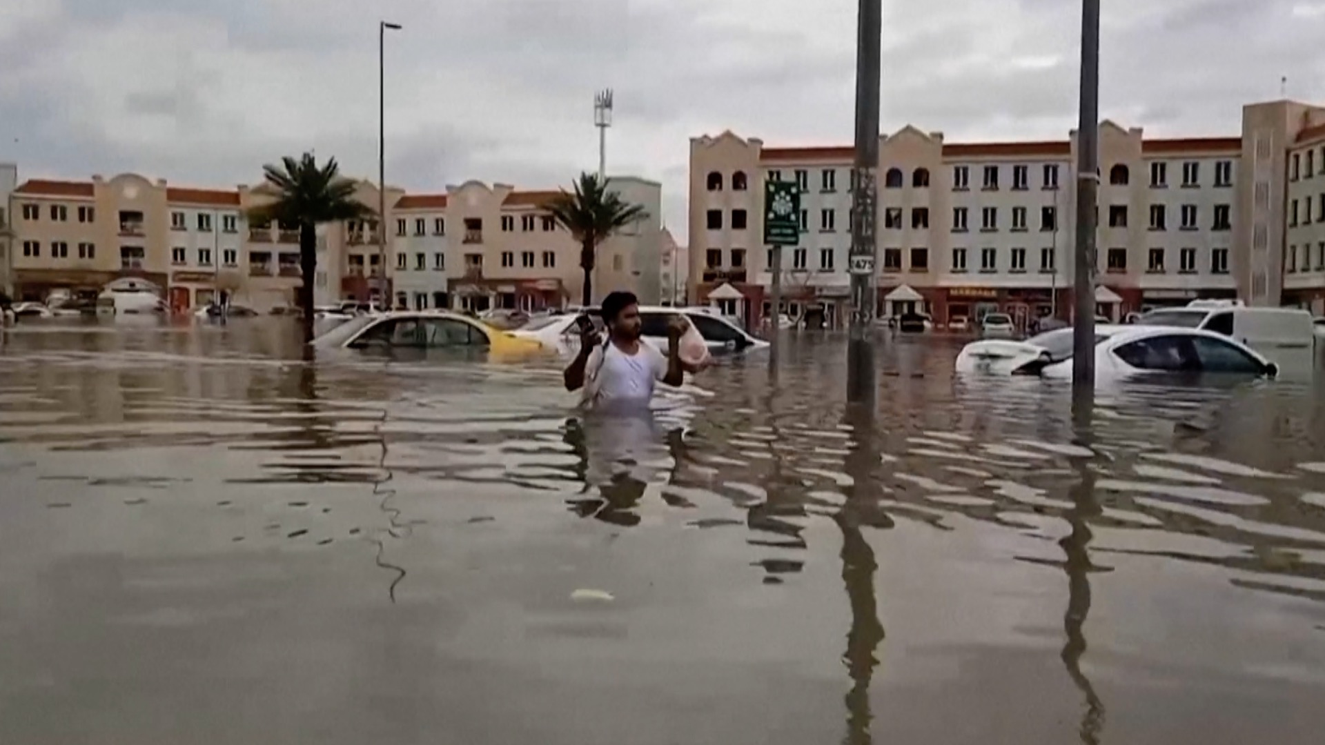 Heavy Rain And Flooding Deluge Gulf Countries - Cgtn