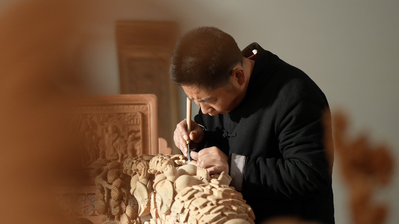 Modern interpretation of Huizhou woodcarving