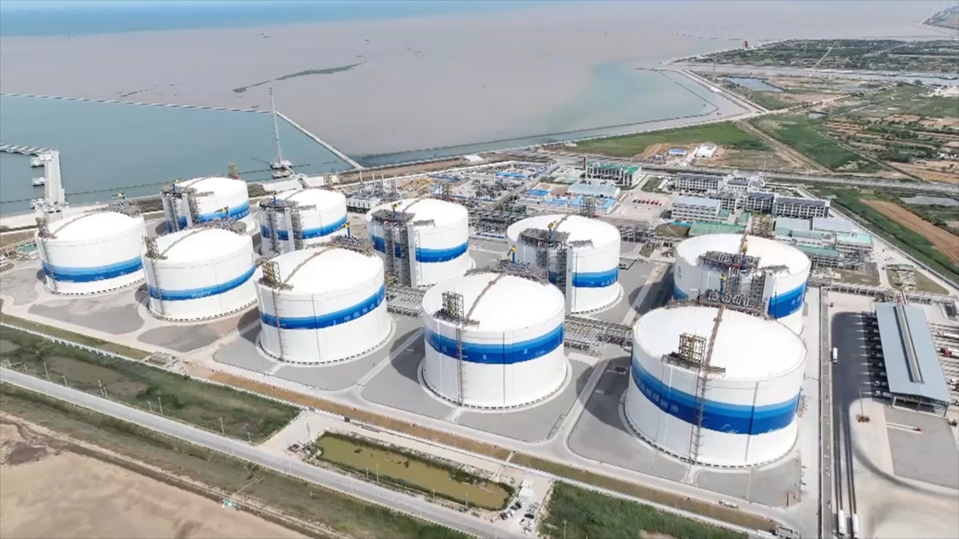 Construction of China's largest LNG reserve base fully completed