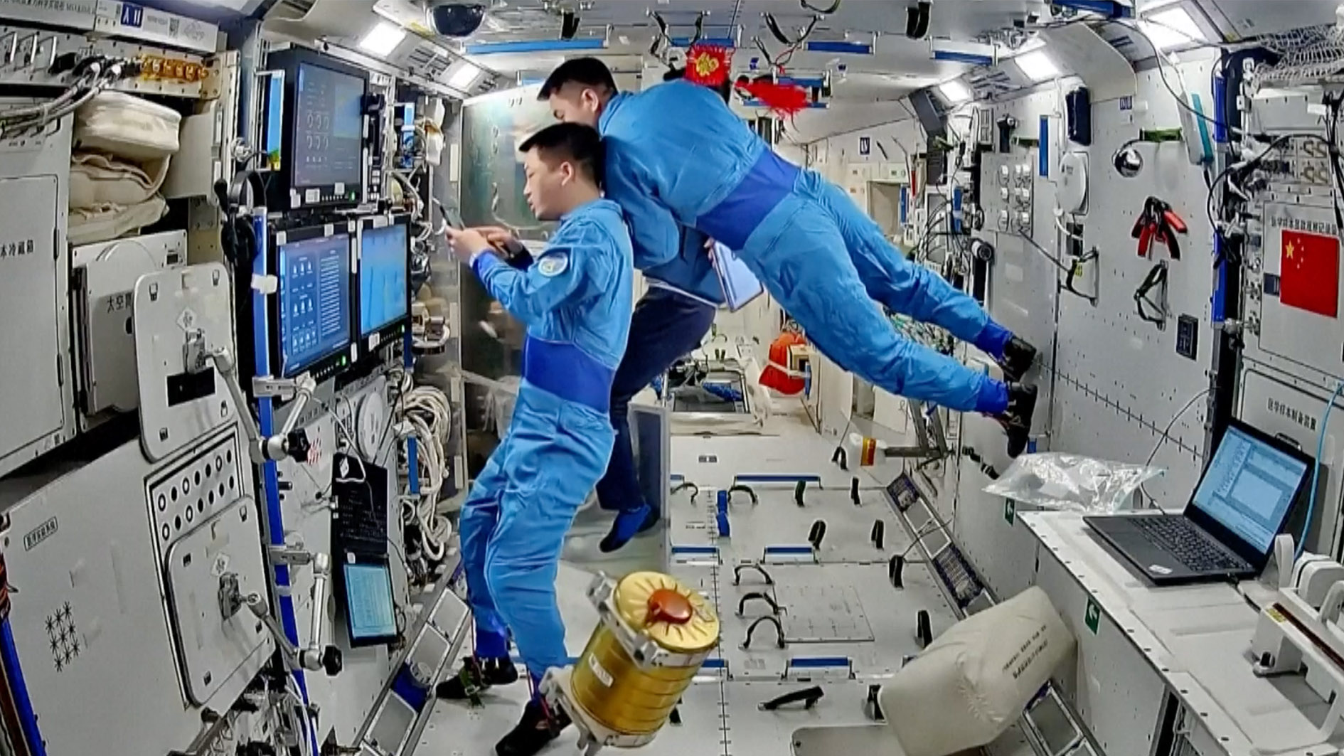 Shenzhou-18 taikonauts carry out science experiments