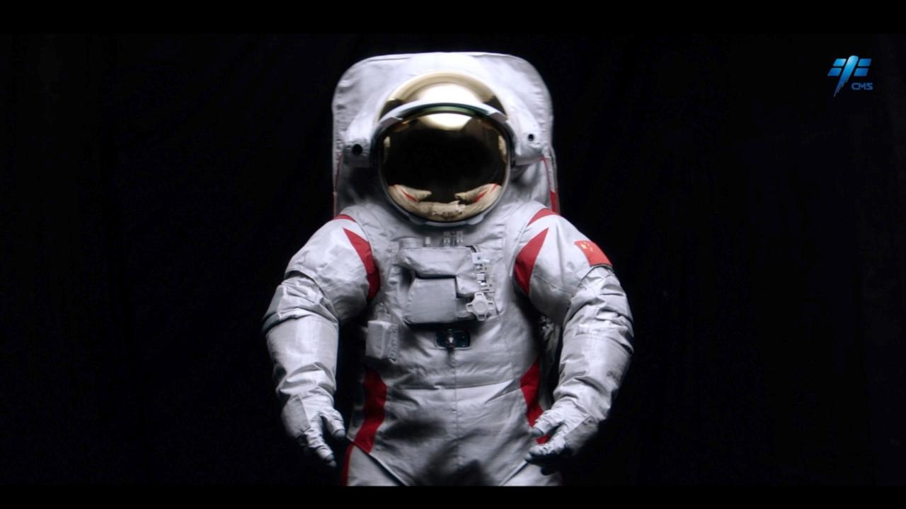 China unveils design of spacesuit for moon landing