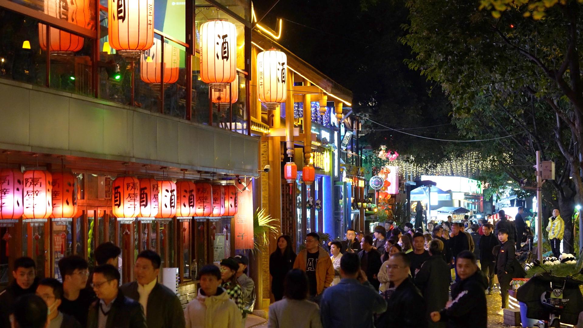 A slice of Chengdu: incredible nightlife