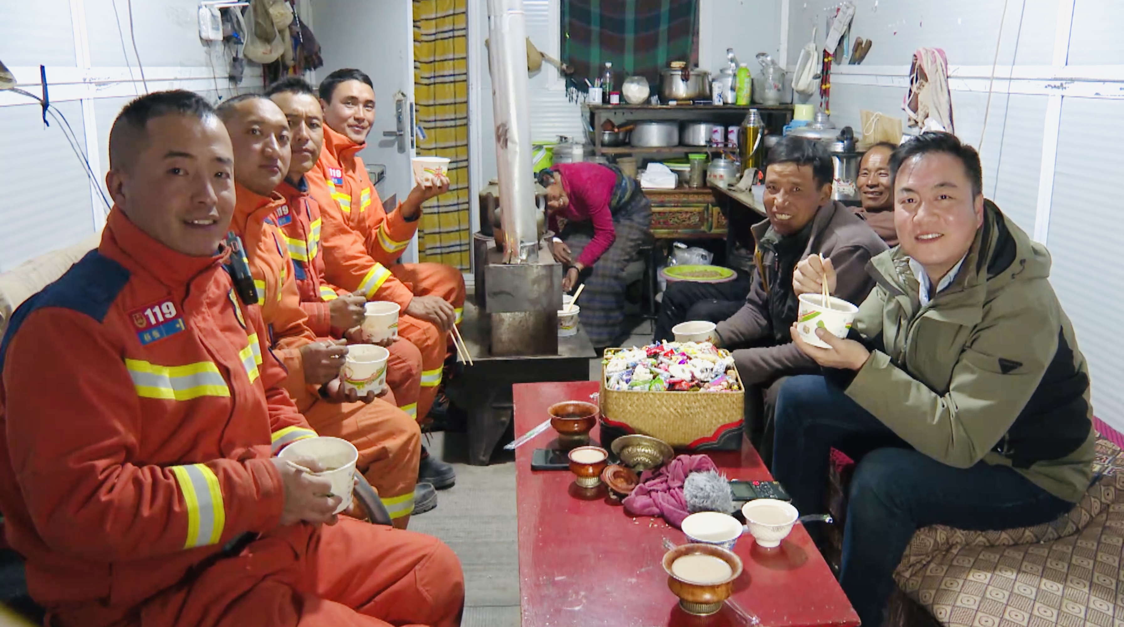 Residents of Xizang's quake-affected region celebrate Chinese New Year