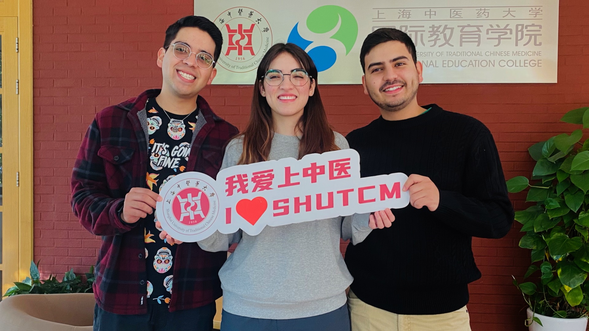 Mexican cousins pursue traditional Chinese medicine in Shanghai