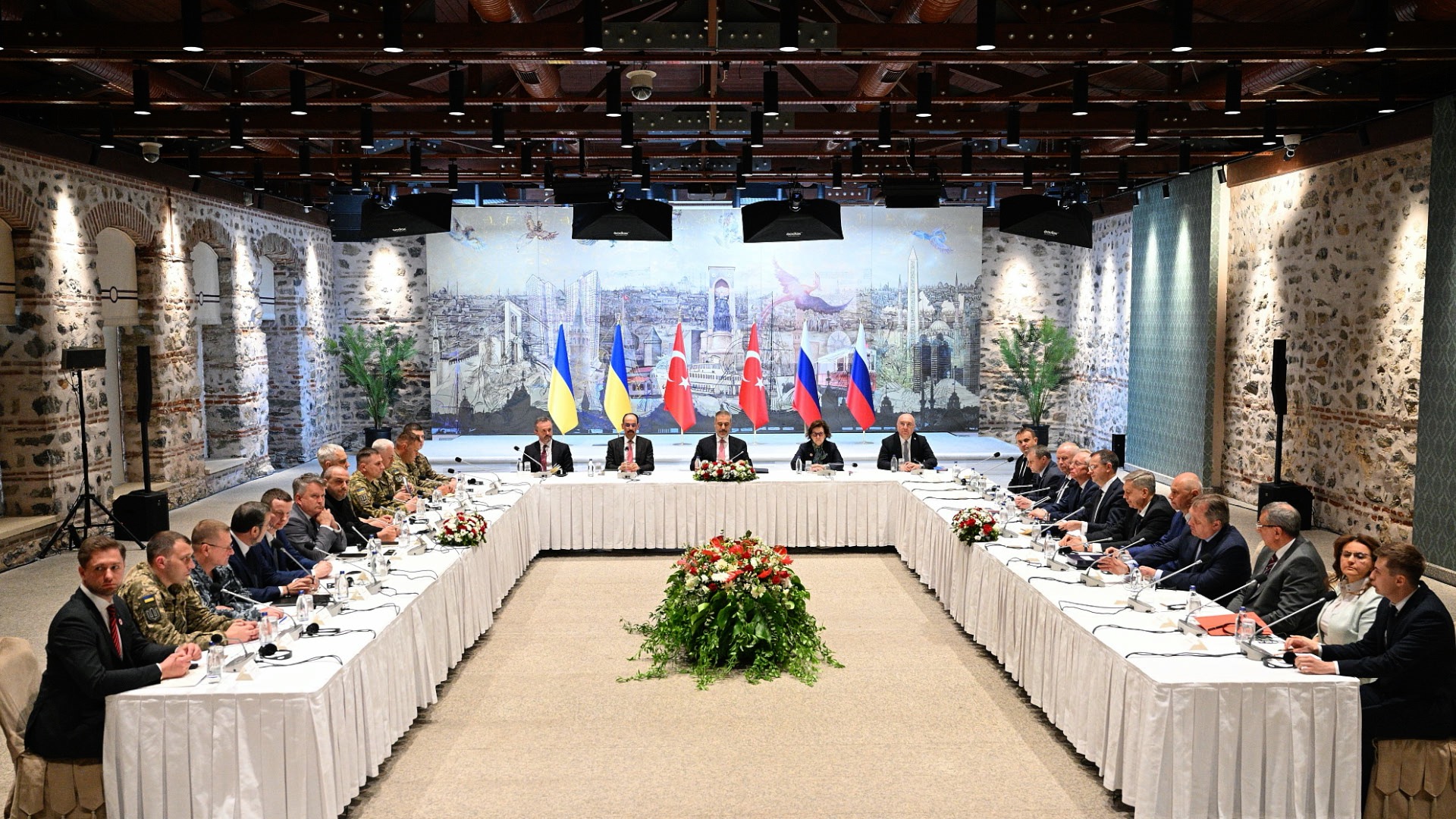Russians and Ukrainians meet in Istanbul for first talks in 3 years