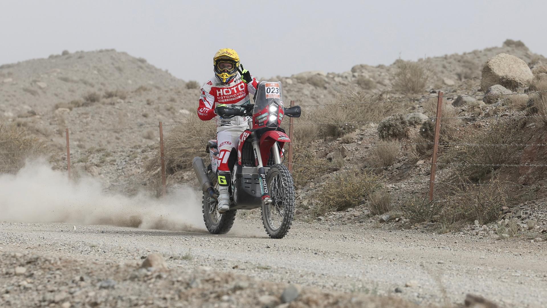 Michek and Zhu-Chen defy desert odds