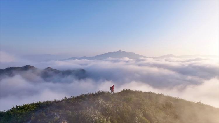 Rise Early to Witness a Breathtaking Sea of Clouds Over Taihang Peaks