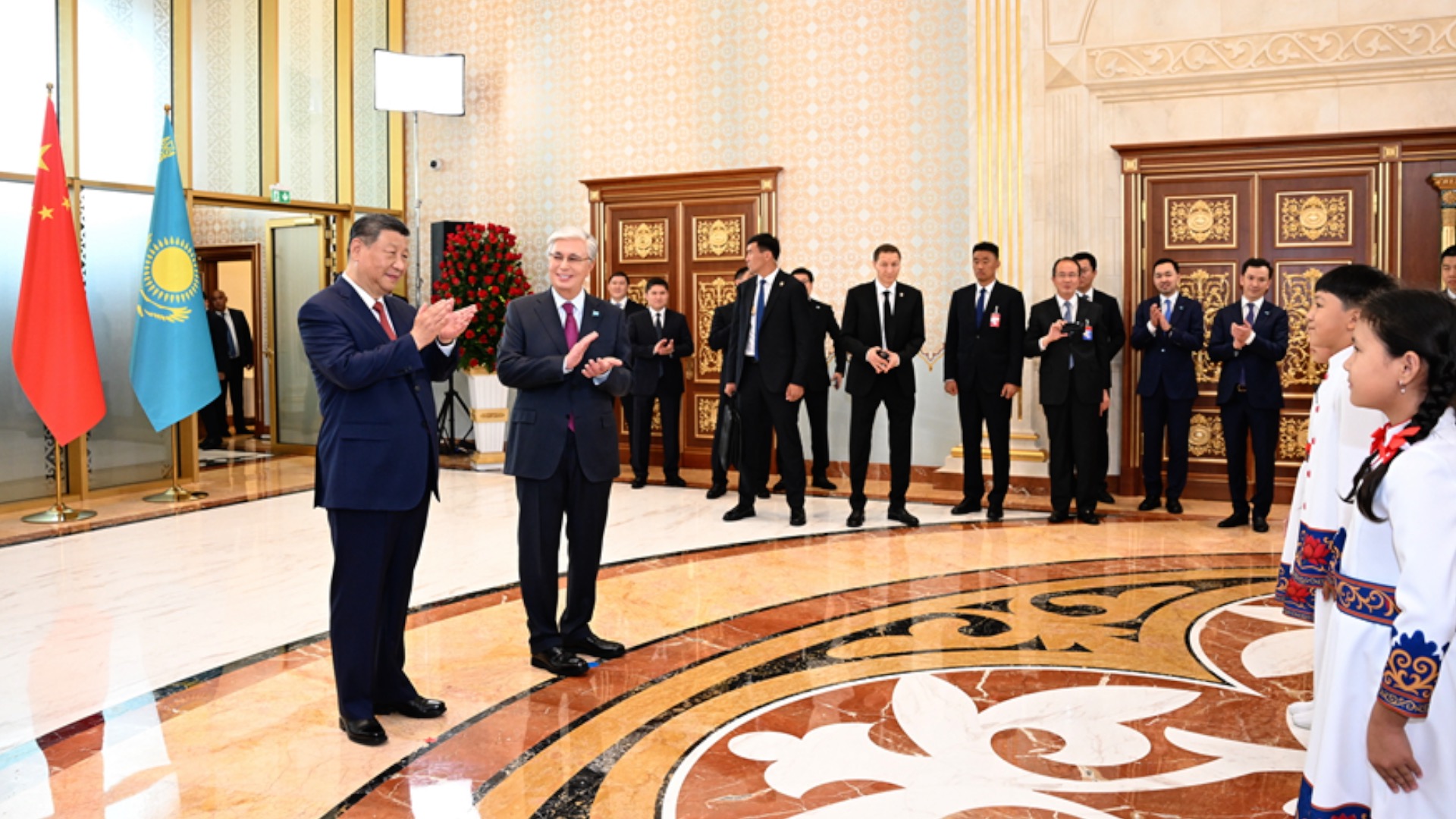 Xi Jinping and Tokayev enjoy performance in Astana