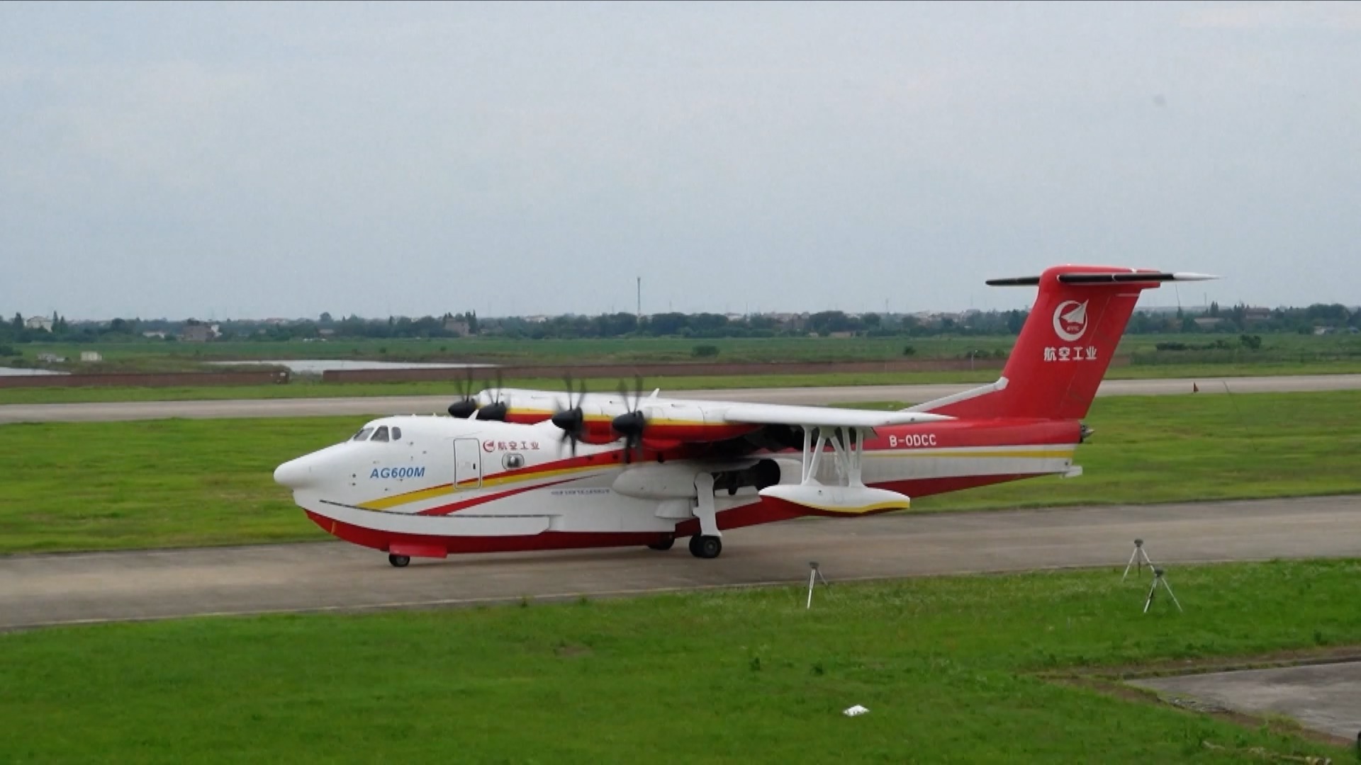 China shows cutting-edge military, civilian aircraft at Paris Air Show
