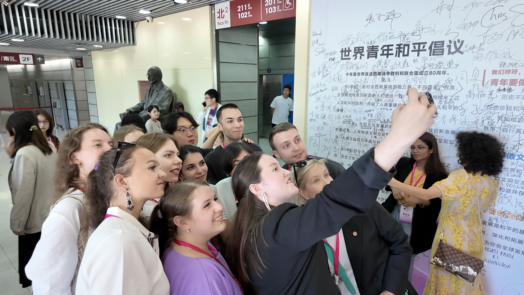 Young people from home and abroad call for unity at peace conference
