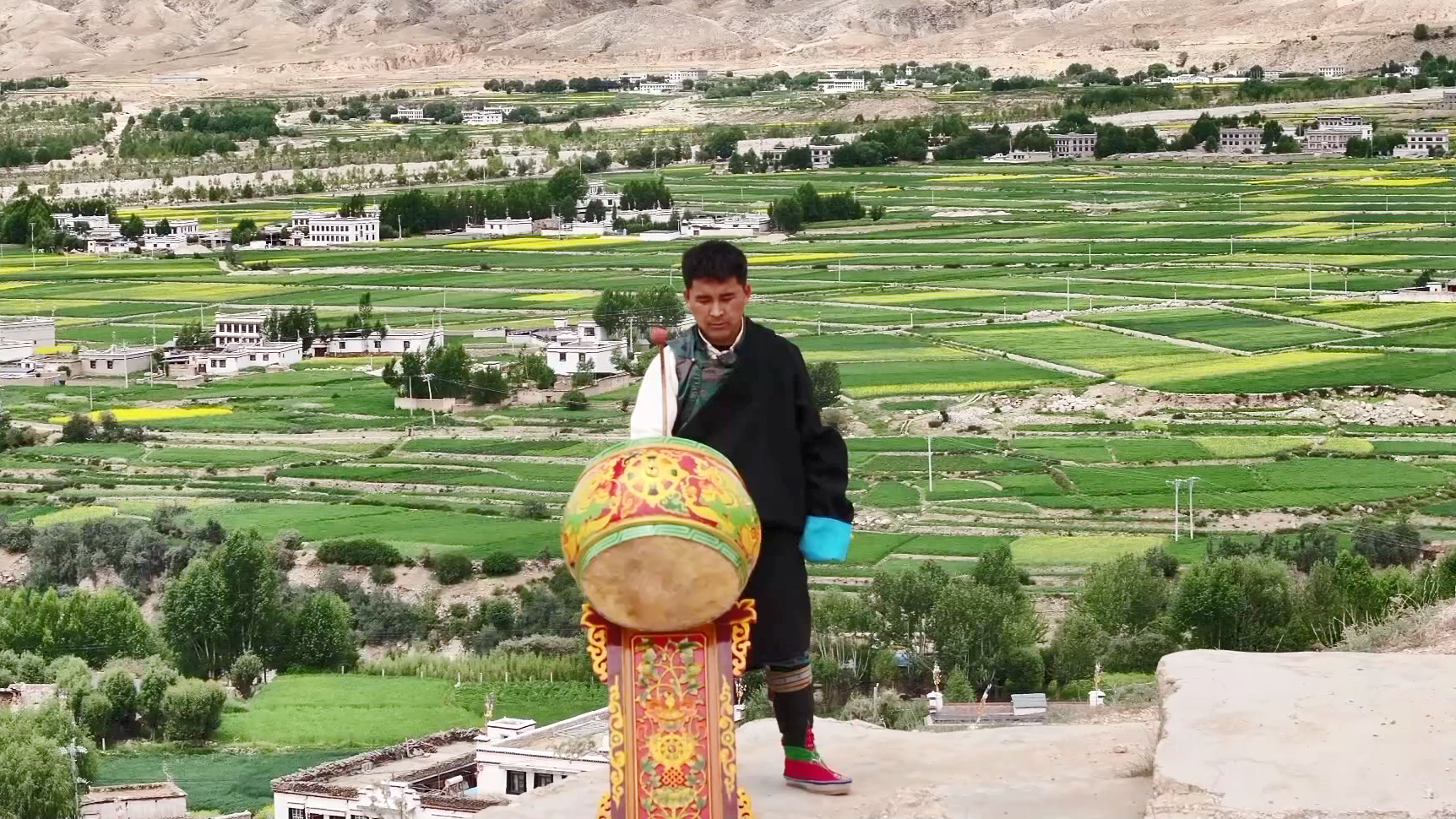 Sechu Dorje drops a new beat with the Tibetan drum