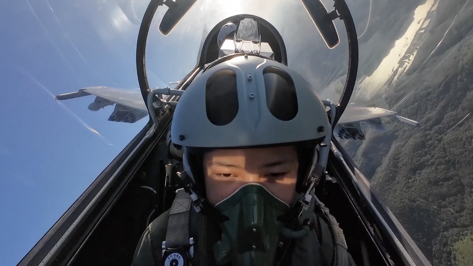 Dream chaser: First female fighter jet pilot from Xizang